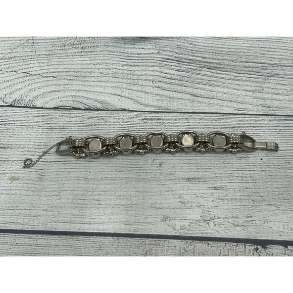 Vintage White Milk Glass Cabochon and Sparkling Rhinestone Silver Tone Bracelet - Picture 13 of 14